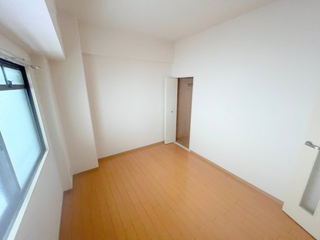 居室・リビング　家具配置がしやすいですね。