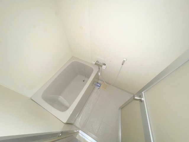 バス・シャワールーム　広めのお風呂は一日の疲れを癒してくれます。