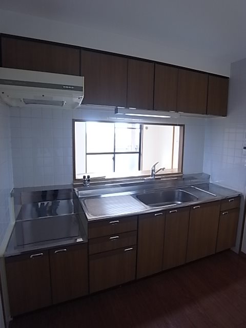 キッチン　コンパクトなキッチンで掃除もラクラク