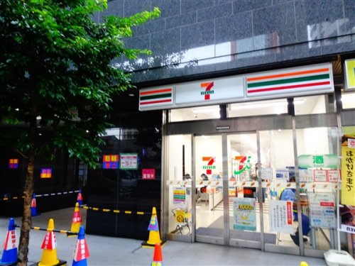 コンビニ　セブンイレブン　三軒茶屋玉川通り（コンビニ）まで921m