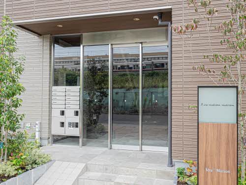 エントランス　オートロック物件でセキュリティ面にも配慮