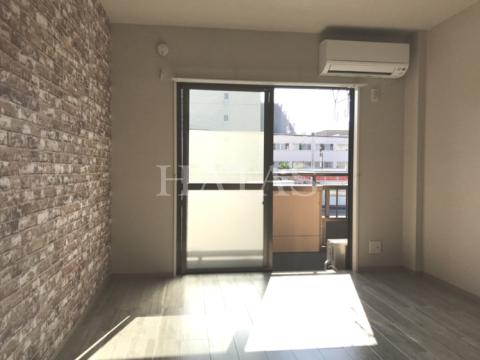居室・リビング　同物件別部屋です。