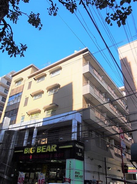 建物外観　駅から1分。鉄骨造