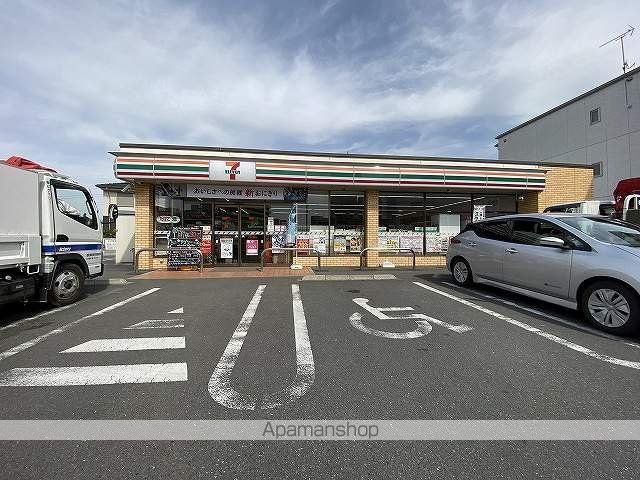 コンビニ　セブンイレブン（コンビニ）まで906m