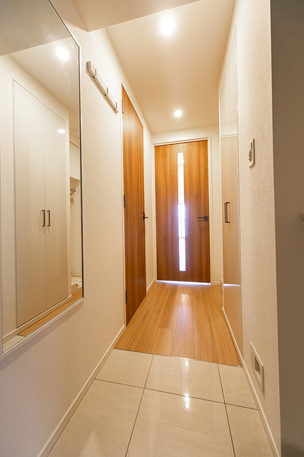 玄関　※写真は同タイプ住戸です。