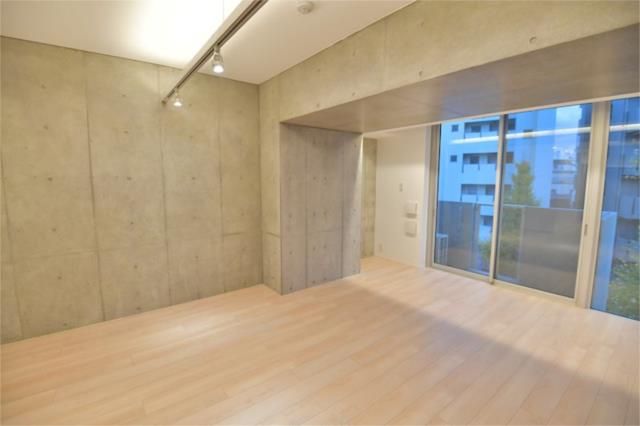 居室・リビング　常時ゴミ出し可能　24時間換気システム　都市ガス　床暖房