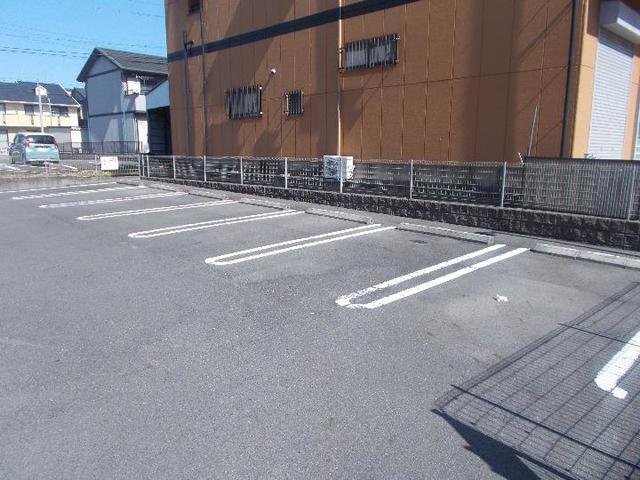 駐車場　車をお持ちの方に嬉しい駐車場付きの物件です