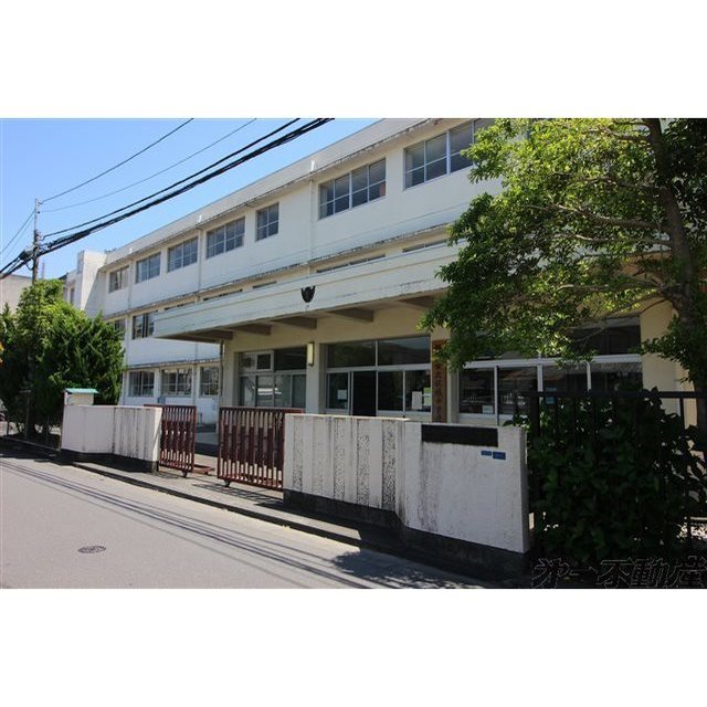 中学校　静岡市立服織中学校（中学校）まで800m