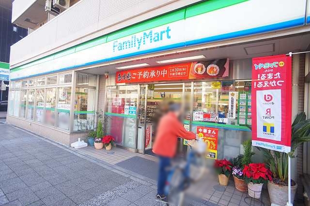 コンビニ　ファミリーマート（コンビニ）まで300m
