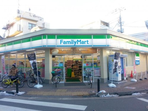 コンビニ　ファミリーマート 練馬富士見台店（コンビニ）まで588m