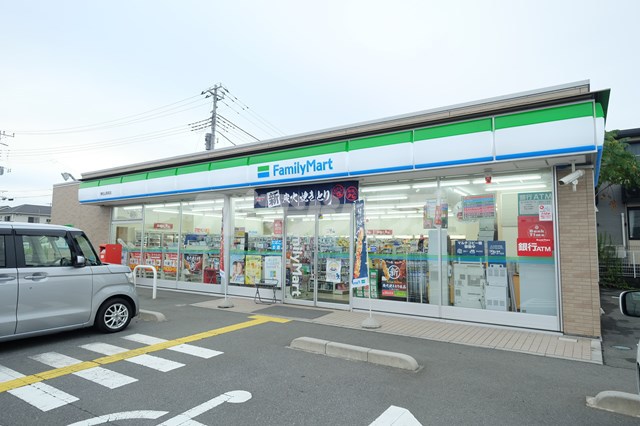 コンビニ　ファミリーマート東松山高坂店（コンビニ）まで185m