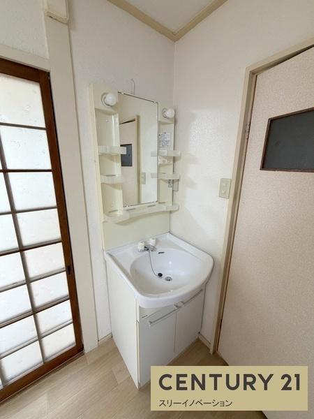 洗面設備　写真は参考写真（反転タイプ）