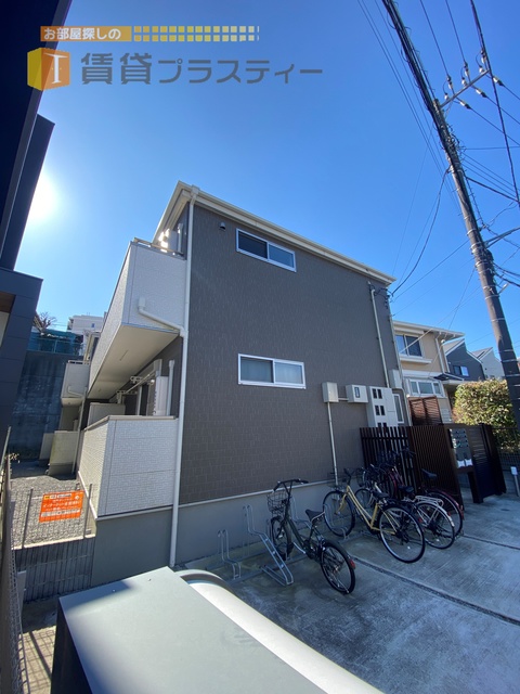 建物外観　長閑な塚田の住宅街にスタイリッシュアパート登場。