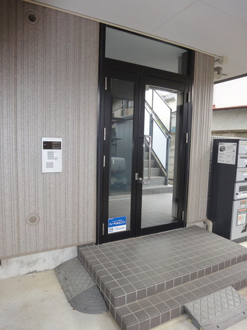 エントランス　★安心のオートロック★　★不在がちな方には便利な宅配ＢＯＸ★