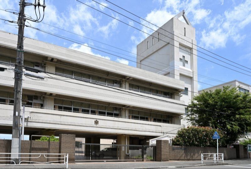 中学校　横浜市立浦島丘中学校（中学校）まで1282m