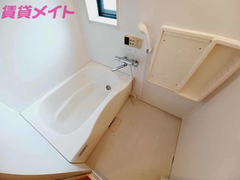 バス・シャワールーム　。同型反転写真です。
