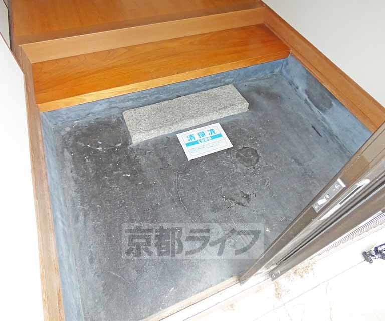 深草坊町貸家の玄関写真