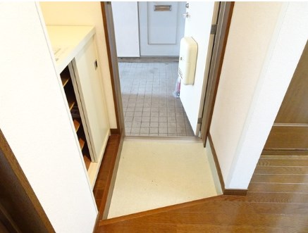 玄関　※別部屋参考写真