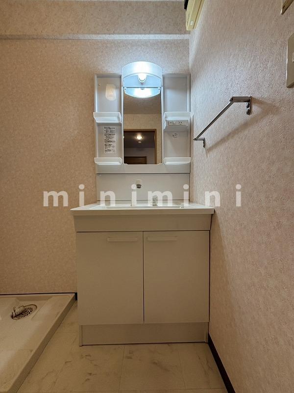 洗面設備　※写真は別号室のものですので現状優先とさせていただきます