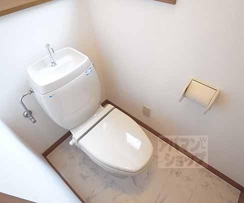 地下鉄烏丸線 北大路駅 徒歩19分 2階建 築33年のトイレ写真