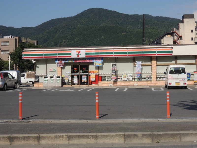 コンビニ　セブンイレブン（コンビニ）まで65m