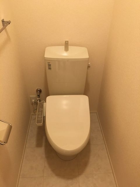 ＪＲ中央本線 勝川駅 徒歩10分 3階建 築10年のトイレ写真