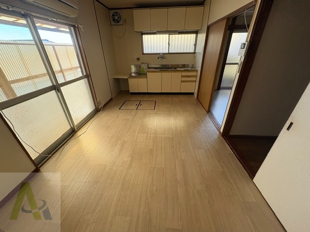 高取山町2丁目戸建の居間写真