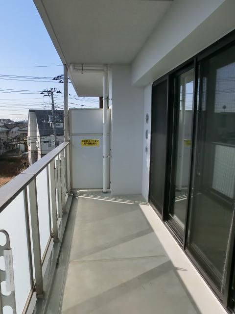 バルコニー　洗濯物も気持ち良く干せます