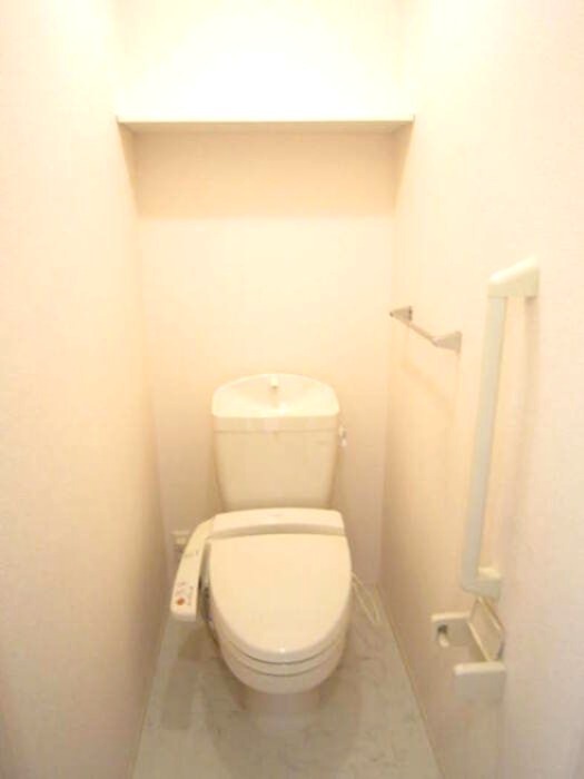 薩摩川内市 2階建 築17年のトイレ写真