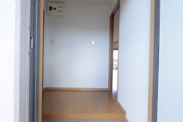 玄関　玄関を入るとホールがあります