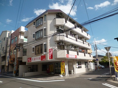 鹿児島市下荒田のマンションの建物外観