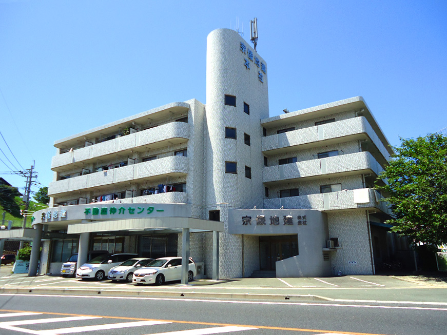 建物外観　旧国道３号線沿い。国道３号線へのアクセスも良好。