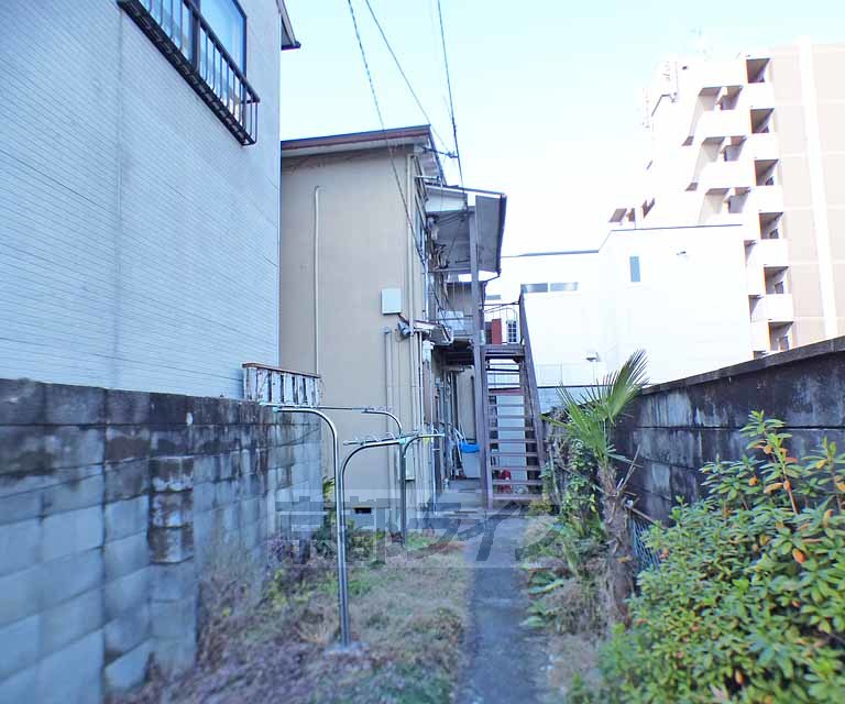 【京都市左京区一乗寺築田町のアパートのエントランス】