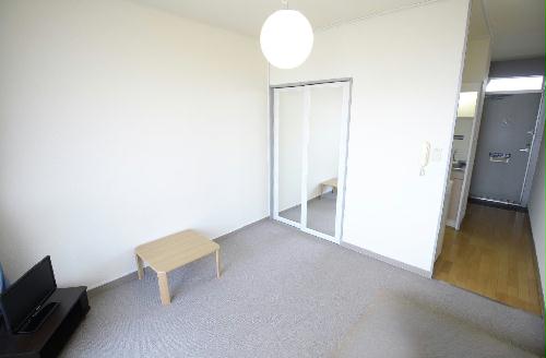 居室・リビング　お部屋により多少異なる場合がございます。