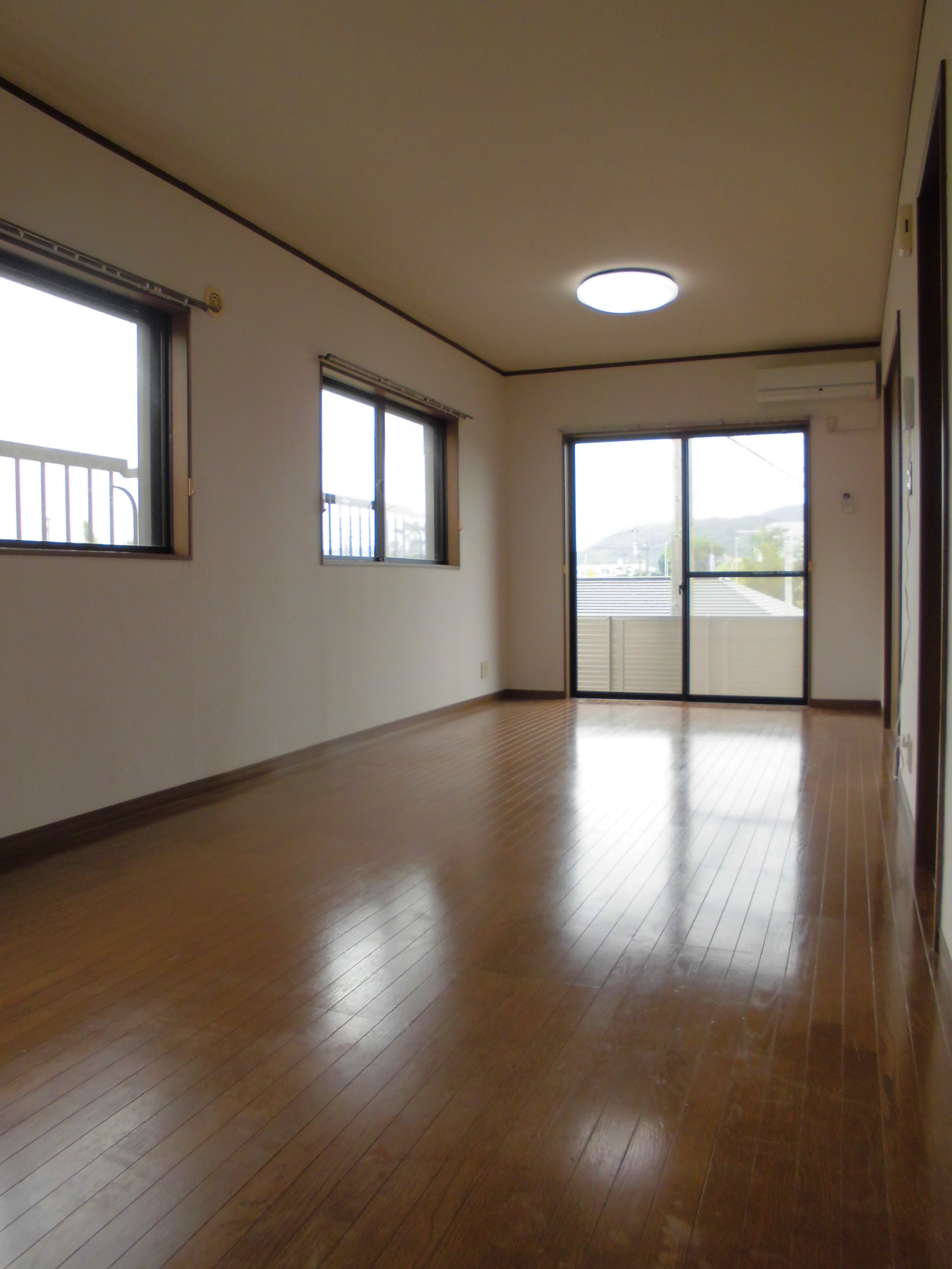 ＪＲ長崎本線 西諫早駅 徒歩21分 2階建 築28年の居間写真