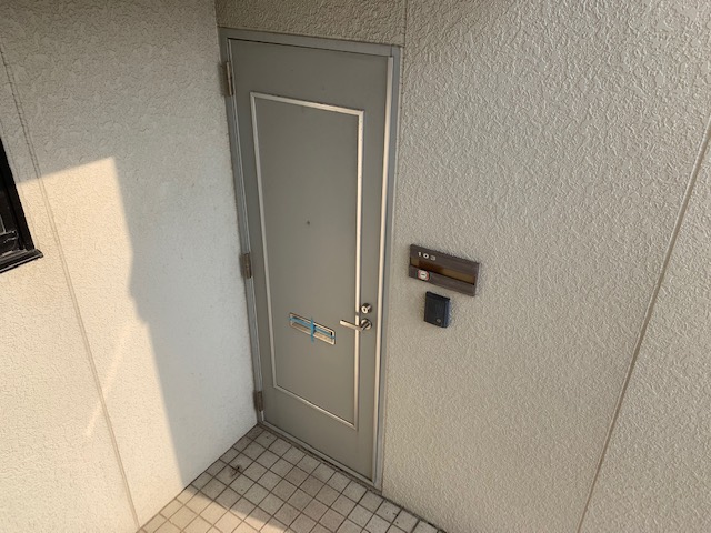 ドミールイナバの玄関写真