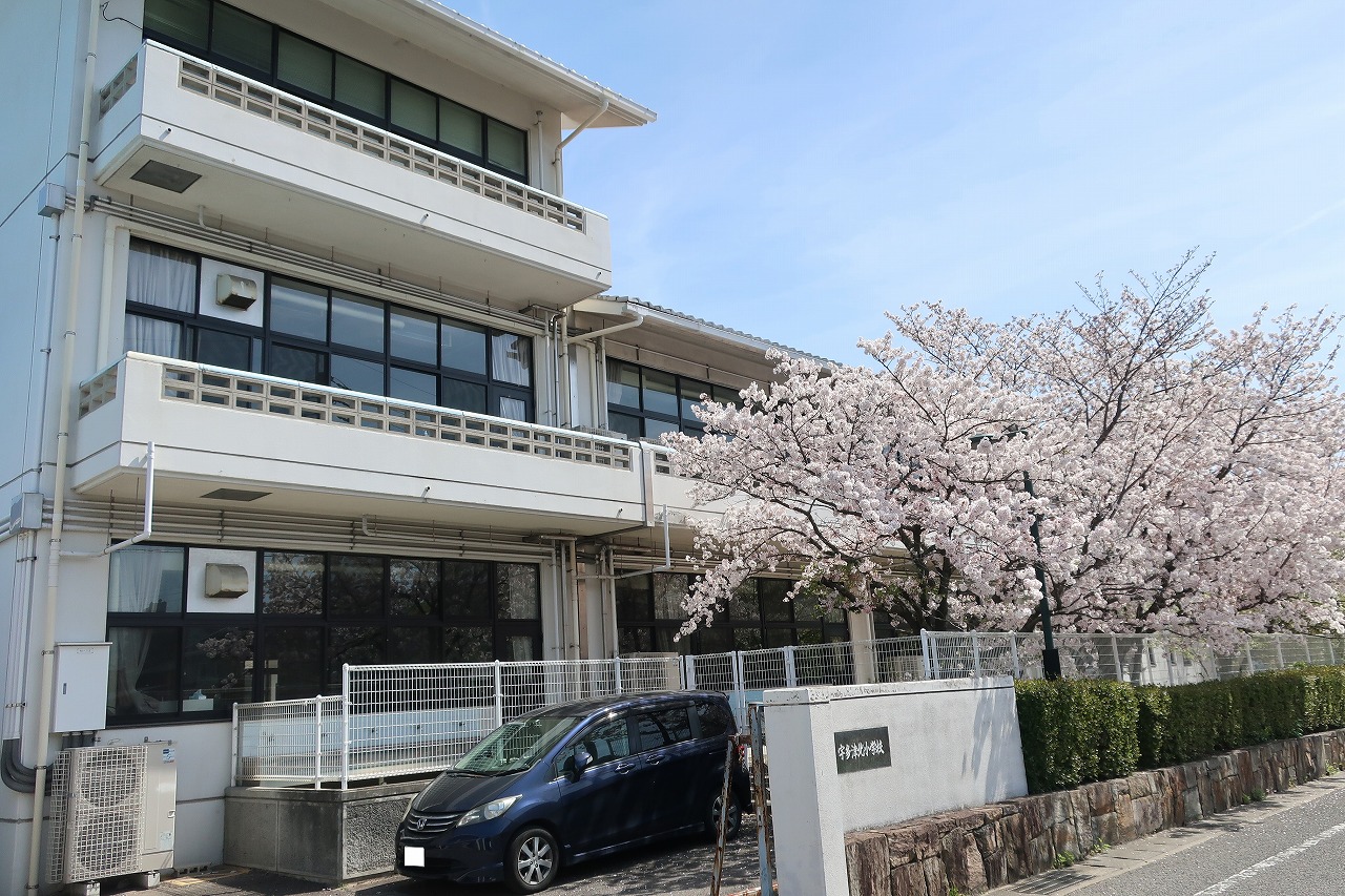 小学校　宇多津町立宇多津北小学校（小学校）まで542m