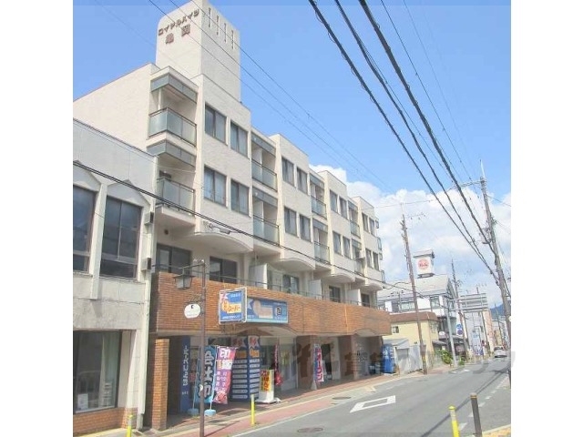 亀岡市追分町のマンションの建物外観