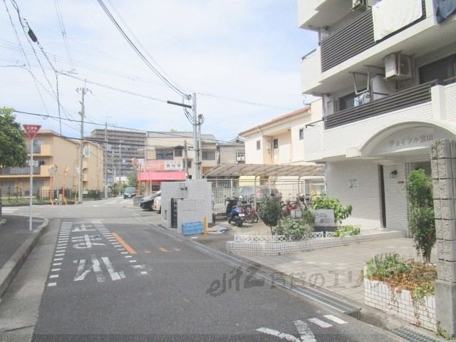 エントランス　前面道路