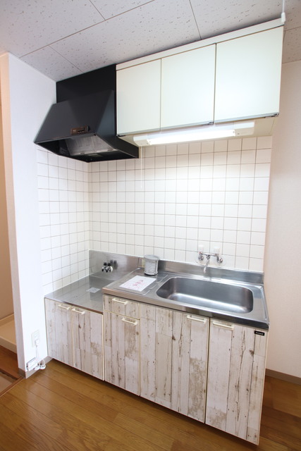 キッチン　キッチン４帖　吊戸棚もあって便利♪