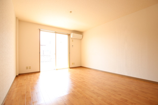 居室・リビング　洋室９帖（エアコン完備）