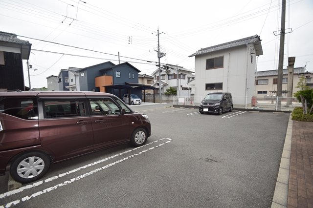 【ウッドパストラルの駐車場】