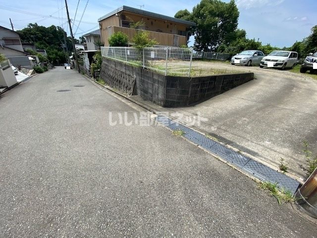 【和歌山市園部のアパートの駐車場】