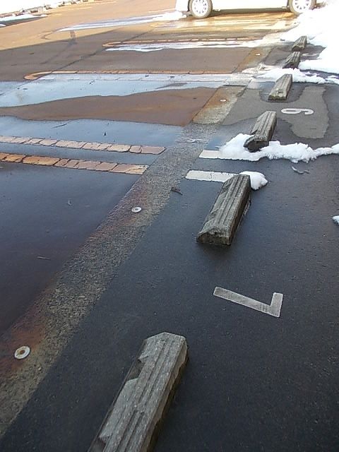 【阿賀野市六野瀬のアパートの駐車場】