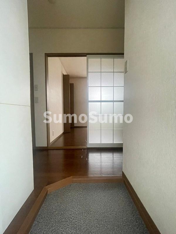 玄関　収納もある玄関です