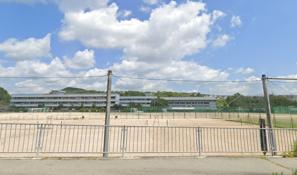 中学校　丹波篠山市立丹南中学校（中学校）まで1166m