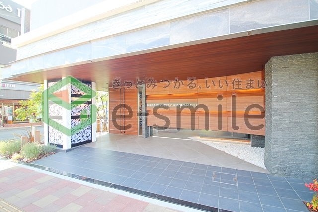 エントランス　清潔なエントランスです