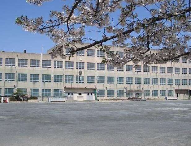 小学校　名古屋市立本郷小学校（小学校）まで528m