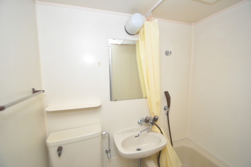 洗面設備　ユニットバスの洗面台です