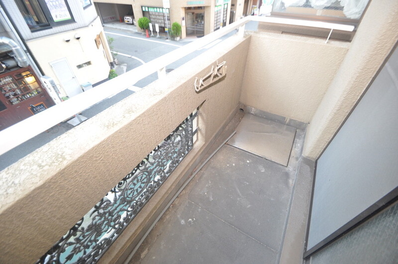 バルコニー　心地よい風が吹くバルコニー。洗濯物もよく乾きそうです。